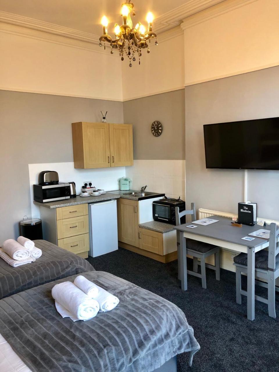 돌리시 The Blenheim B&B 외부 사진